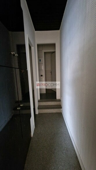 Retail in for lease - Interior Photo - Image 3 of 5