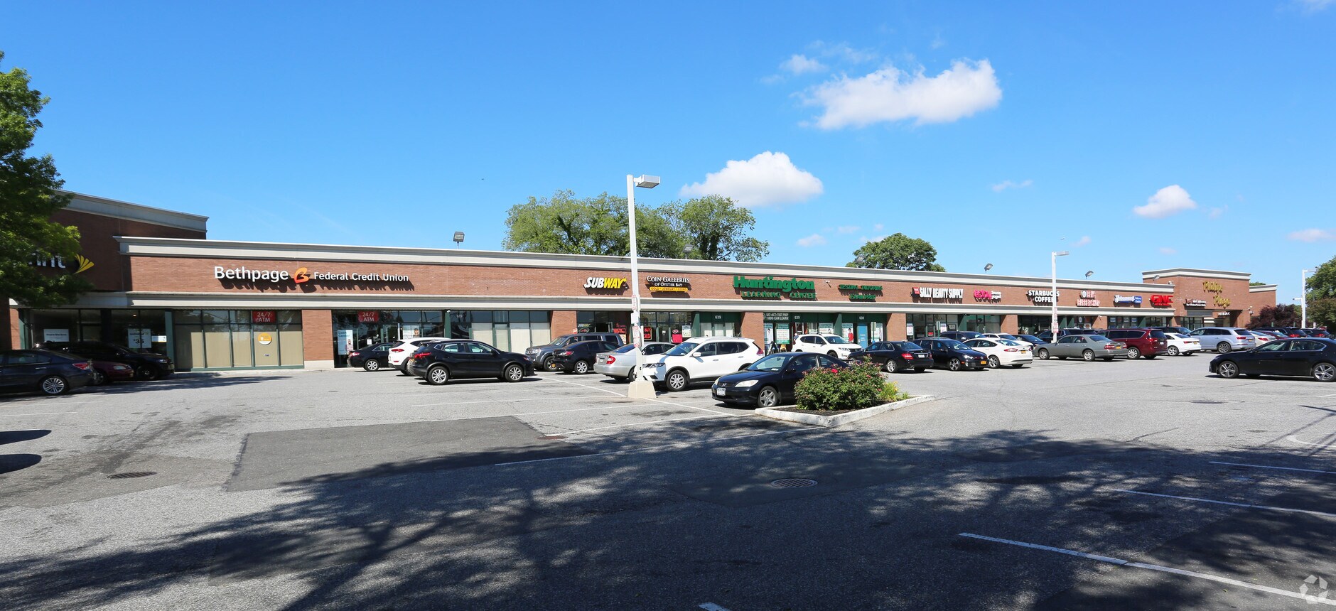 601693 Sunrise Hwy, Lynbrook, NY 11704 Philips Plaza