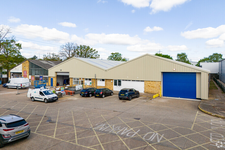 111 Chertsey Rd, Byfleet for lease - Primary Photo - Image 1 of 3