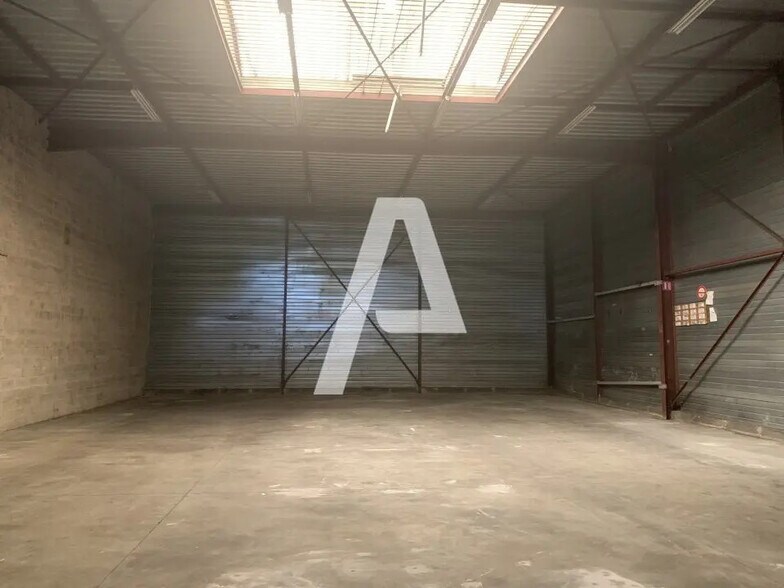 Flex in Chilly-Mazarin for lease - Interior Photo - Image 2 of 4