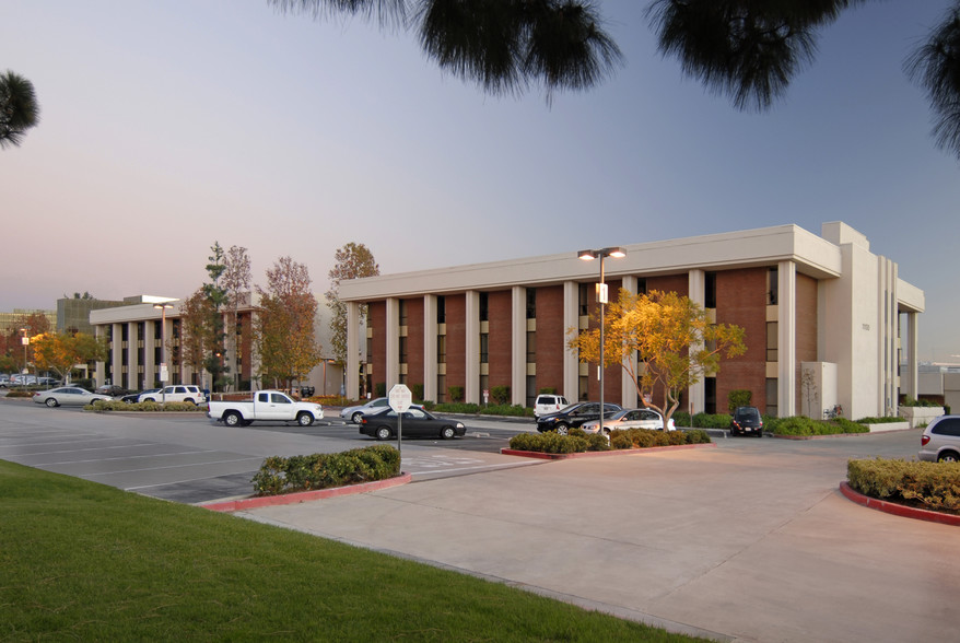 11100 Warner Ave, Fountain Valley, CA for lease - Building Photo - Image 3 of 8