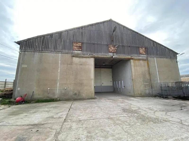 Location Entrepôt 1 200 m² - Photo 1