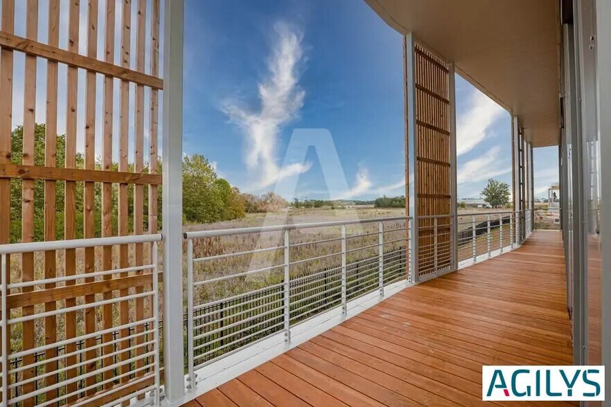 Flex in Chanteloup-en-Brie for lease - Building Photo - Image 3 of 4