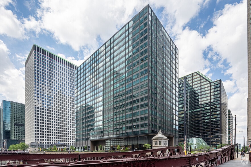 120 S Riverside Plz, Chicago, IL for lease - Building Photo - Image 1 of 18