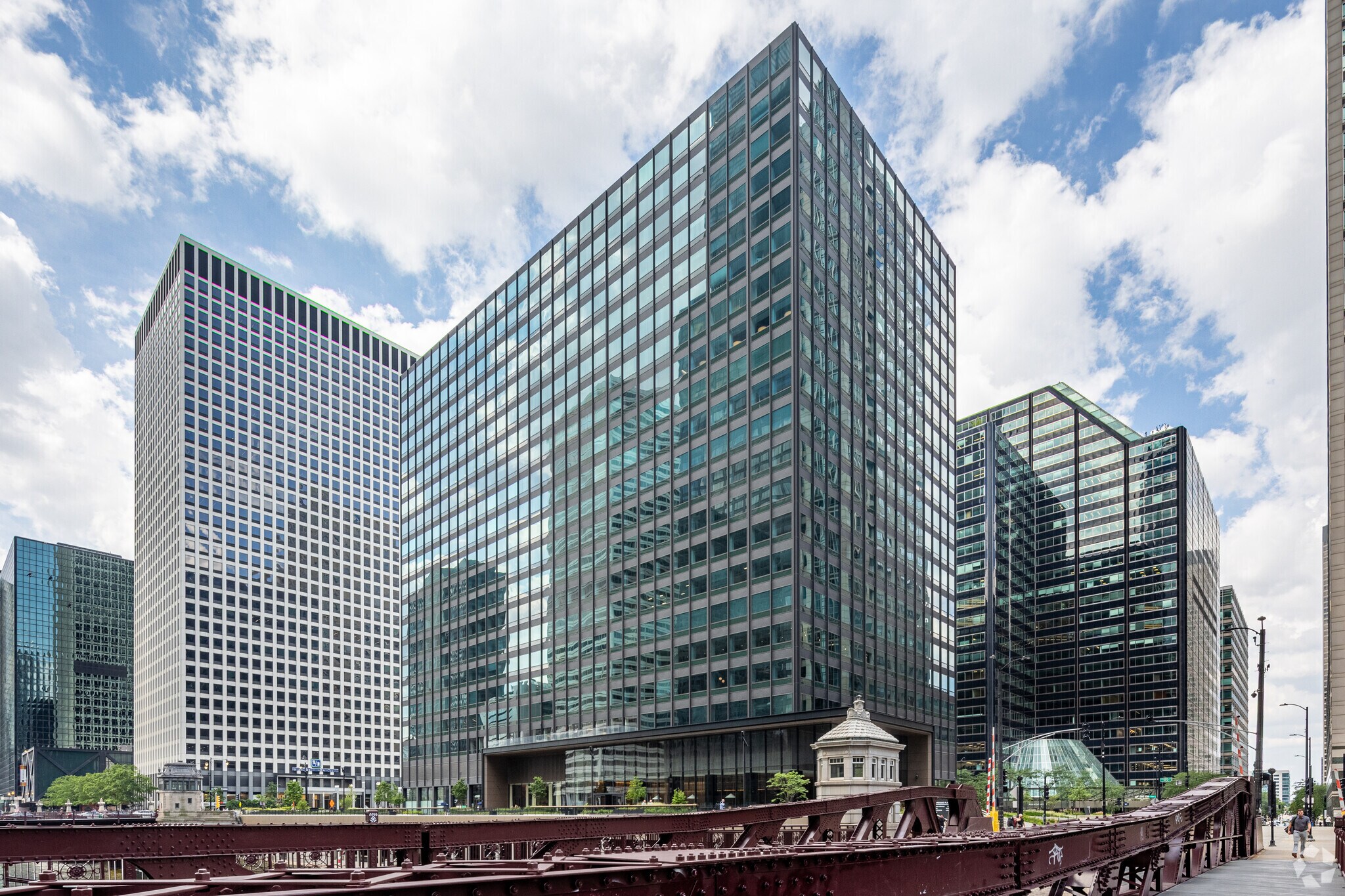 120 S Riverside Plz, Chicago, IL for lease Building Photo- Image 1 of 19