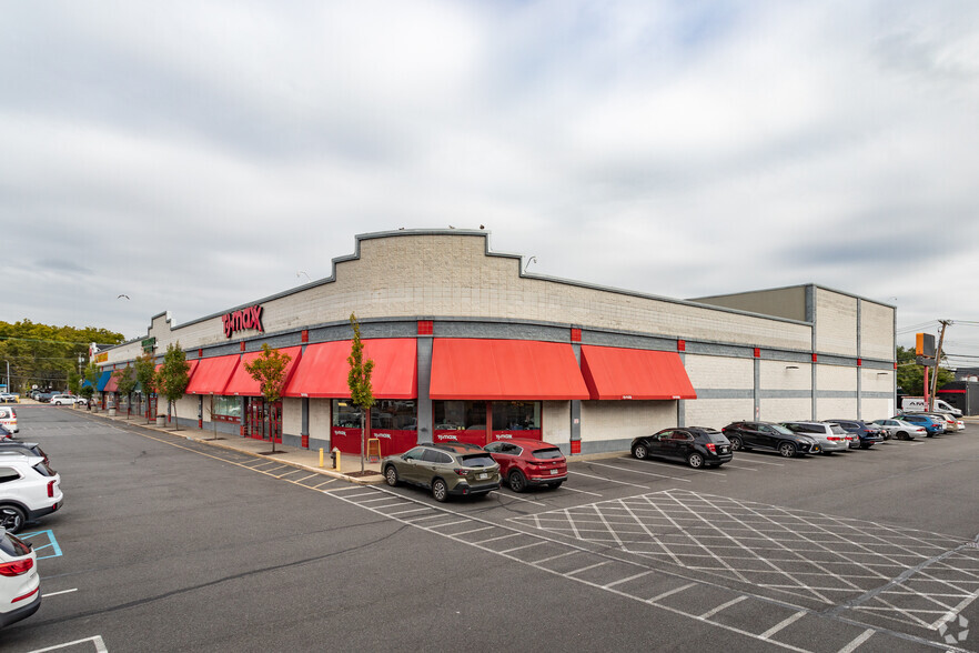 2530 Hylan Blvd, Staten Island, NY for lease - Building Photo - Image 2 of 17