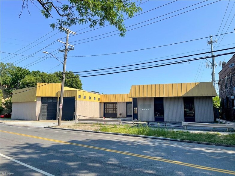 8110 Lake Ave, Cleveland, OH for sale - Building Photo - Image 1 of 33