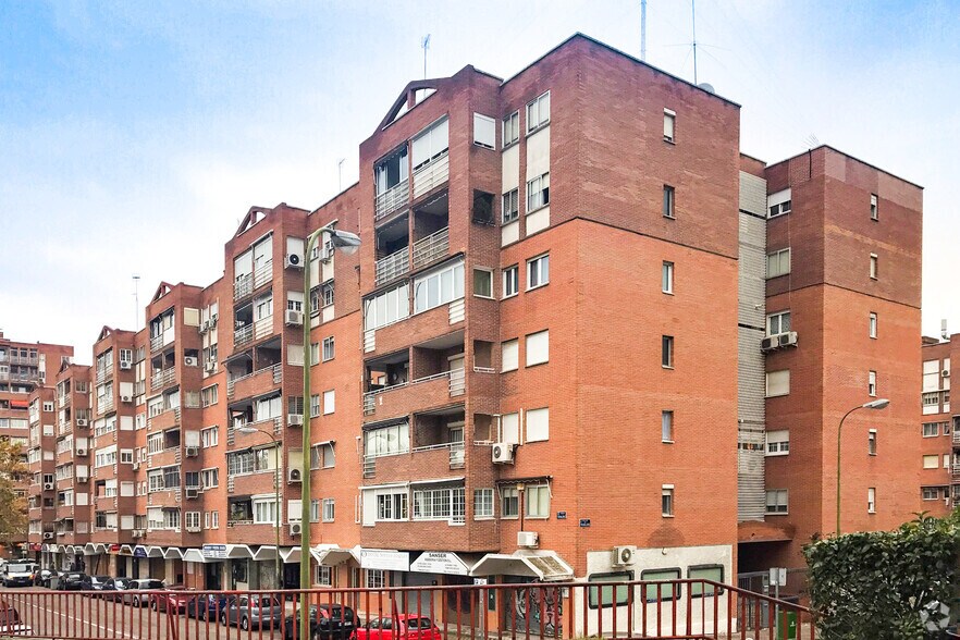 Multifamily in Madrid, Madrid for sale - Primary Photo - Image 1 of 1
