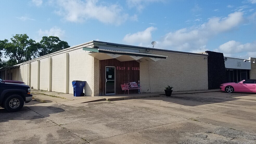 520 S 17th St, West Columbia, TX for sale - Primary Photo - Image 1 of 1