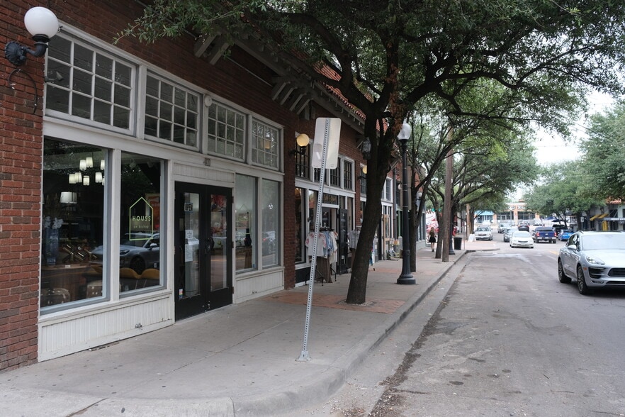 310-380 W 7th St, Dallas, TX for lease - Building Photo - Image 3 of 5