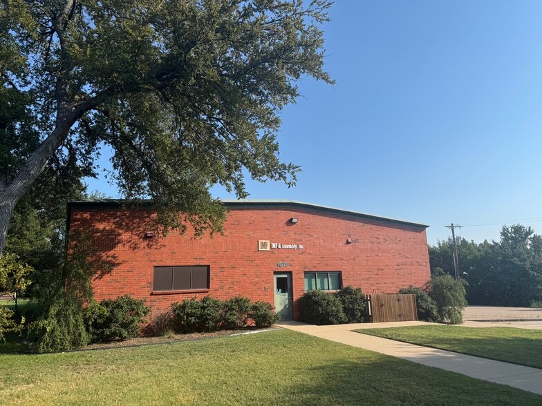 1075 Chisolm Trl, Keller, TX for lease - Building Photo - Image 2 of 3