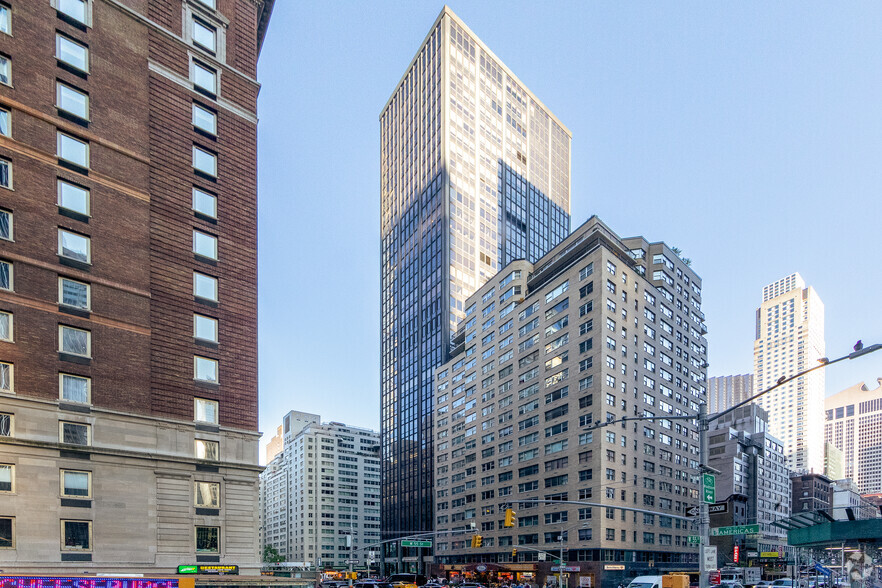 1370 Avenue of the Americas, New York, NY for lease - Building Photo - Image 2 of 8