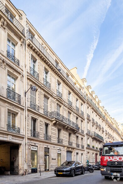 19 Rue De Marignan, Paris for lease - Building Photo - Image 3 of 4