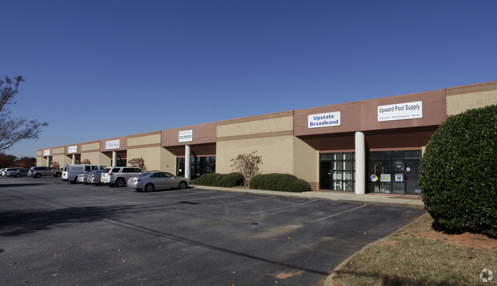 1110 W Butler Rd, Greenville, SC for lease - Primary Photo - Image 1 of 2