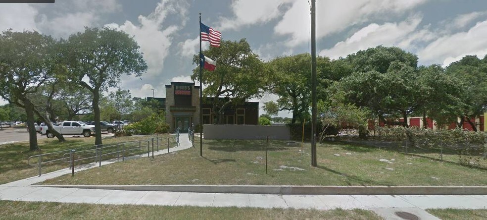 2405 Highway 35 N, Rockport, TX for sale - Building Photo - Image 1 of 1