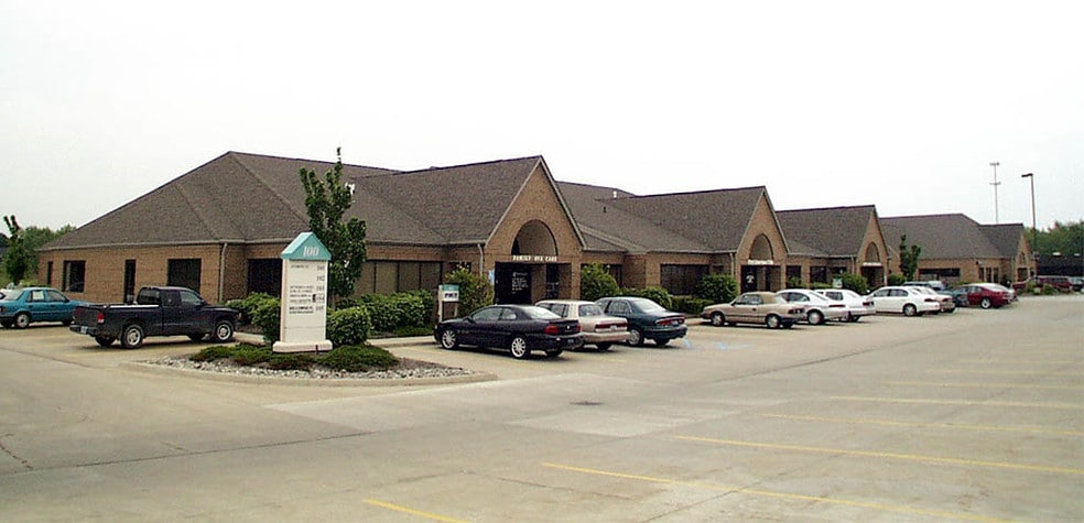 42550 Garfield Rd, Clinton Township, MI for lease - Primary Photo - Image 1 of 2