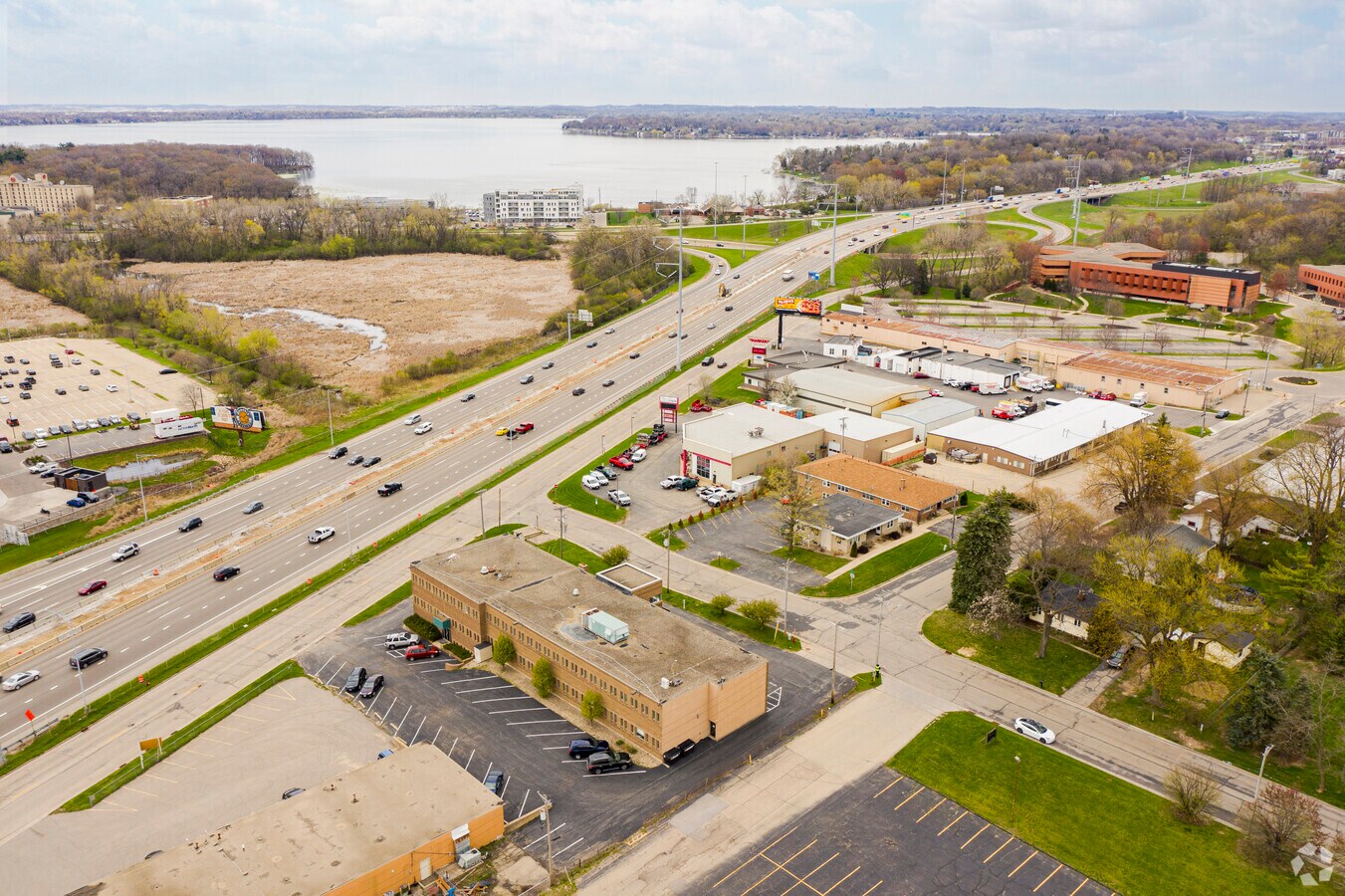 101 Nob Hill Rd, Madison, WI 53713