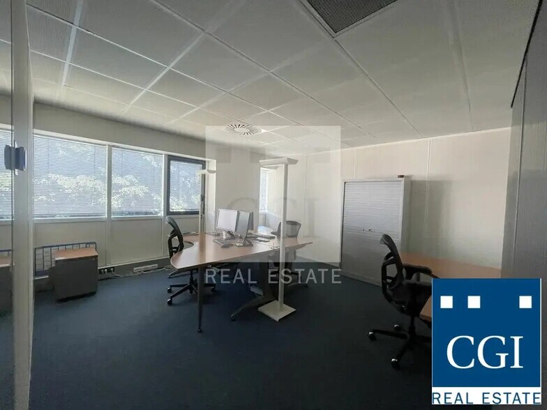 Office in Eybens for lease - Interior Photo - Image 3 of 9