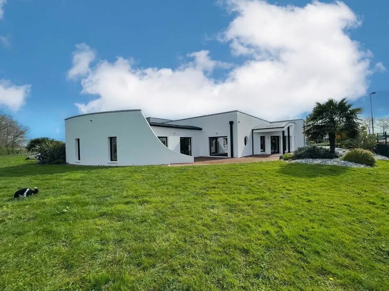 Industrial in Haute-Goulaine for lease - Building Photo - Image 3 of 10