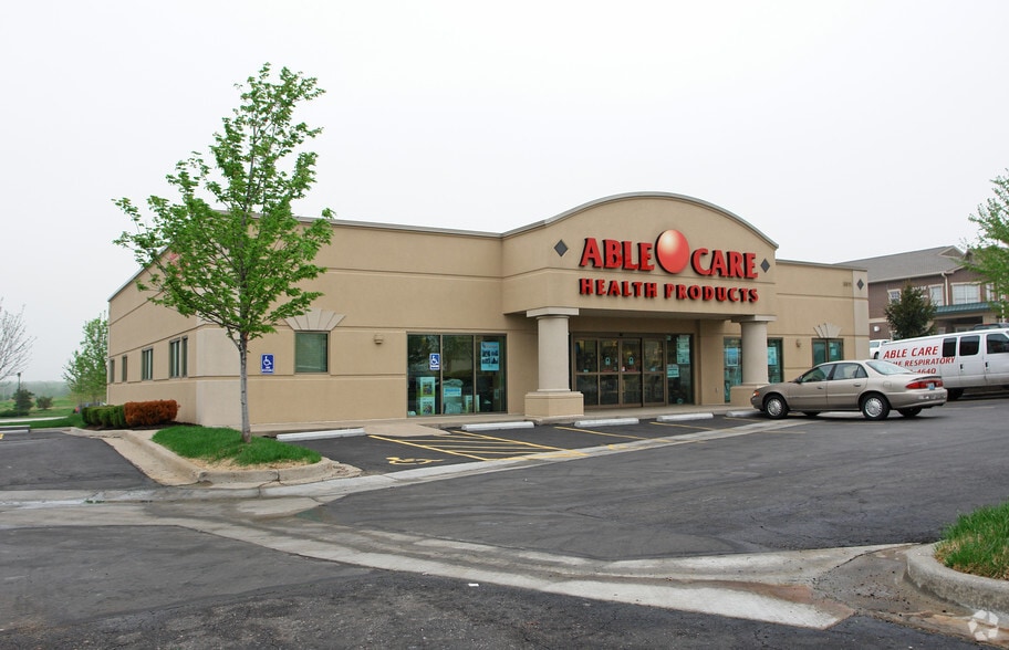 5911 NW Barry Rd, Kansas City, MO for sale - Primary Photo - Image 1 of 2