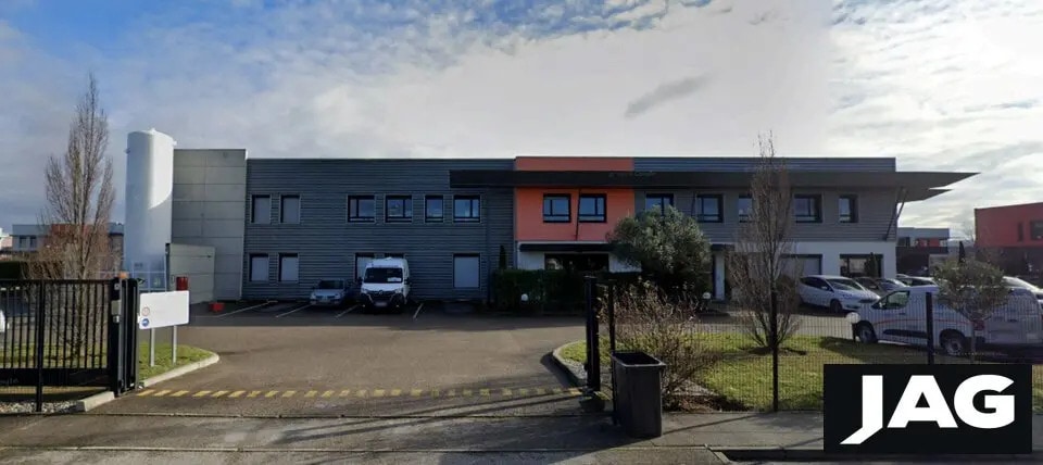 Flex in Saint-Priest for lease - Building Photo - Image 1 of 3