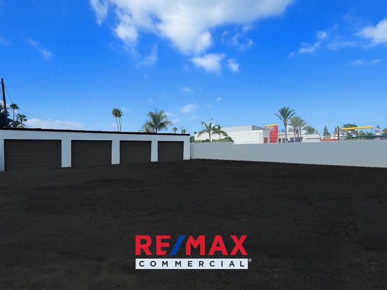 9609 Lakewood Blvd, Downey, CA for lease - Building Photo - Image 3 of 4