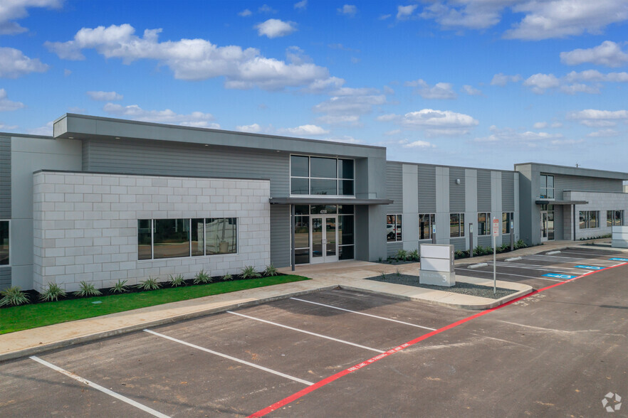 4318 De Zavala Rd, San Antonio, TX for lease - Building Photo - Image 2 of 23