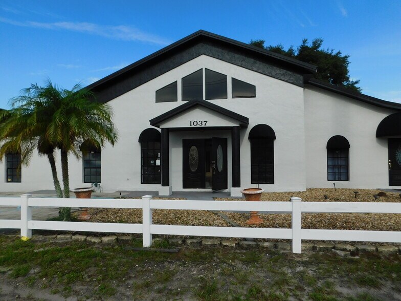 1037 S Combee Rd, Lakeland, FL 33801