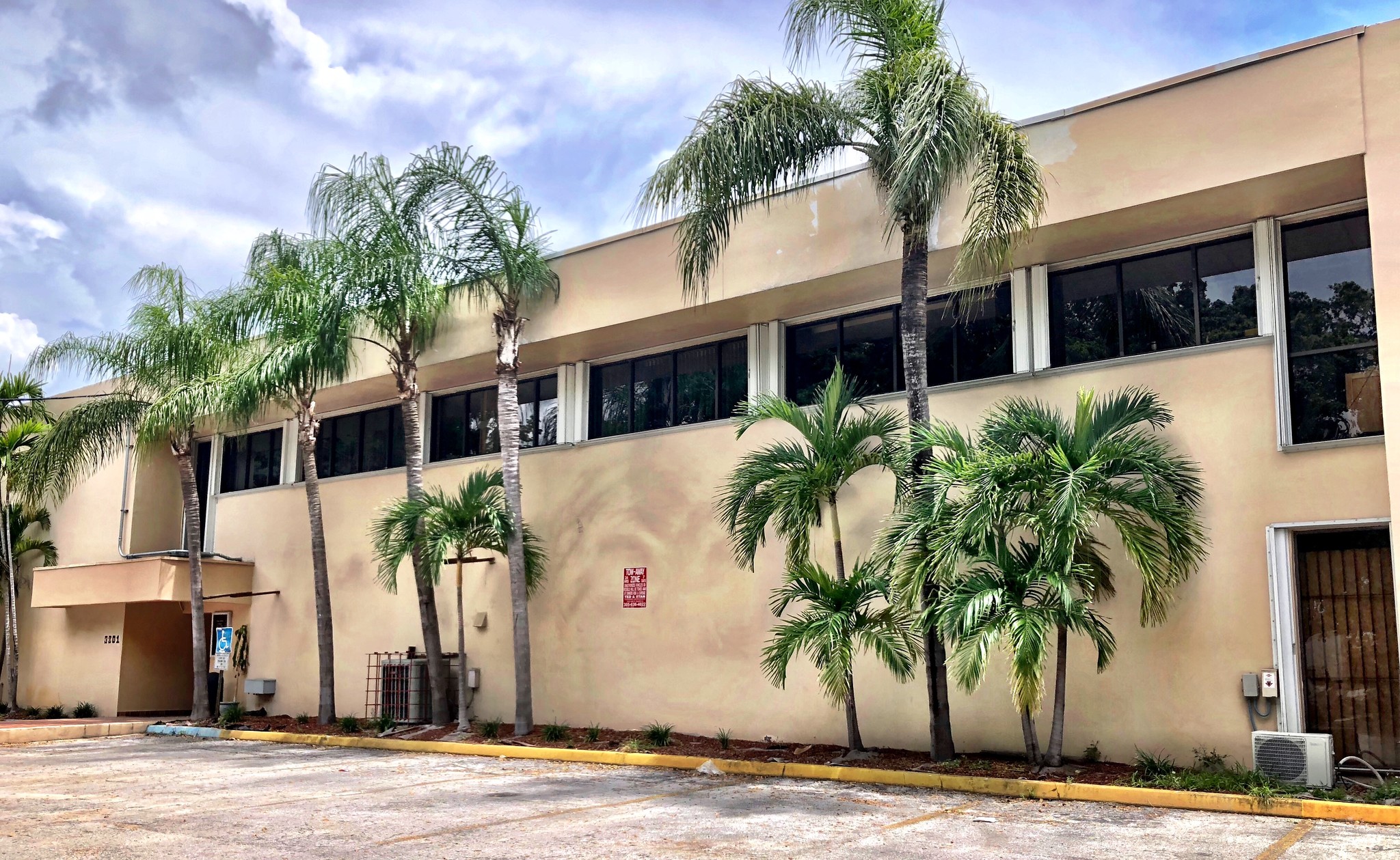 3201 NW 24th Street Rd, Miami, FL for lease Building Photo- Image 1 of 6