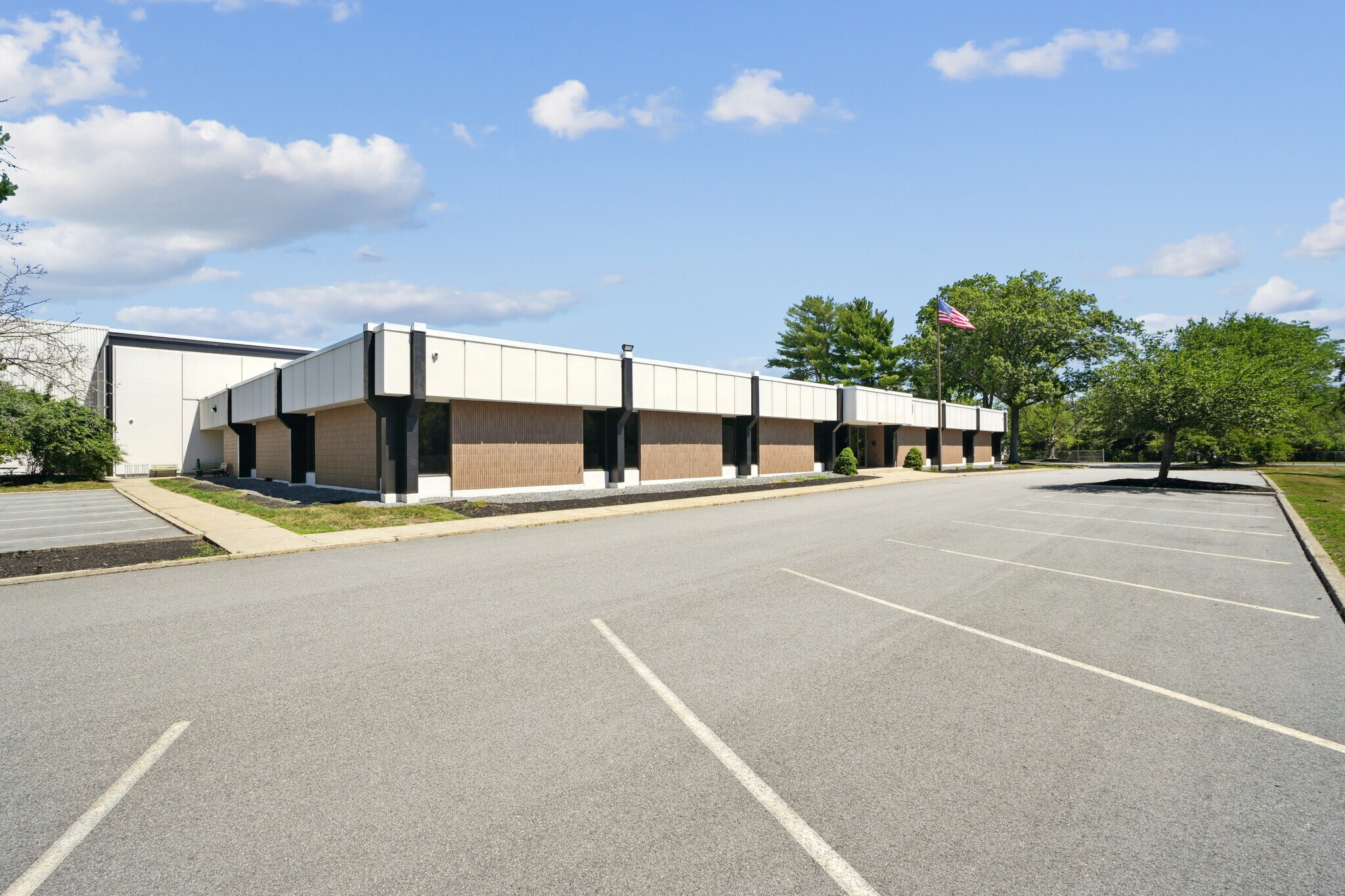 26 Wiggins Ave, Bedford, MA for lease Building Photo- Image 1 of 8