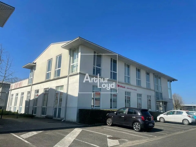 Office in Lieusaint for sale - Building Photo - Image 1 of 7