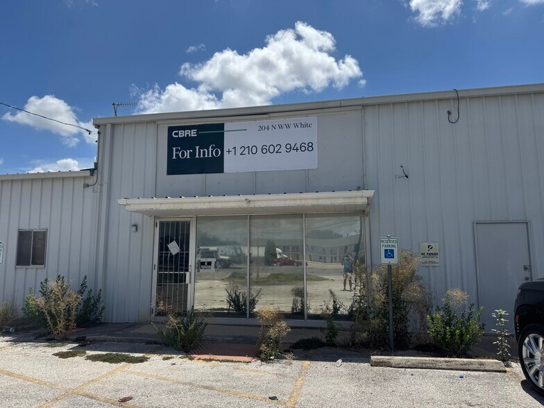 204 N WW White Rd, San Antonio, TX for lease - Building Photo - Image 3 of 7