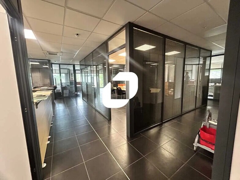 Office in Saint-Brice-sous-Forêt for lease - Interior Photo - Image 1 of 8