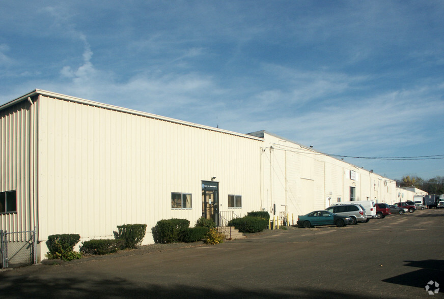 100 Republic Dr, North Haven, CT for lease - Building Photo - Image 3 of 5