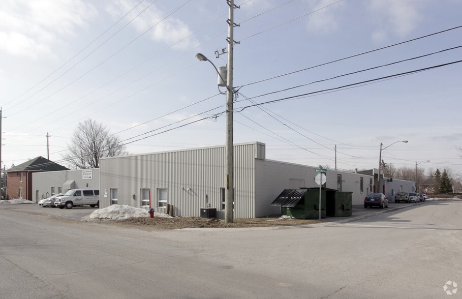 12 Wallace St, Halton Hills, ON for sale - Primary Photo - Image 1 of 1