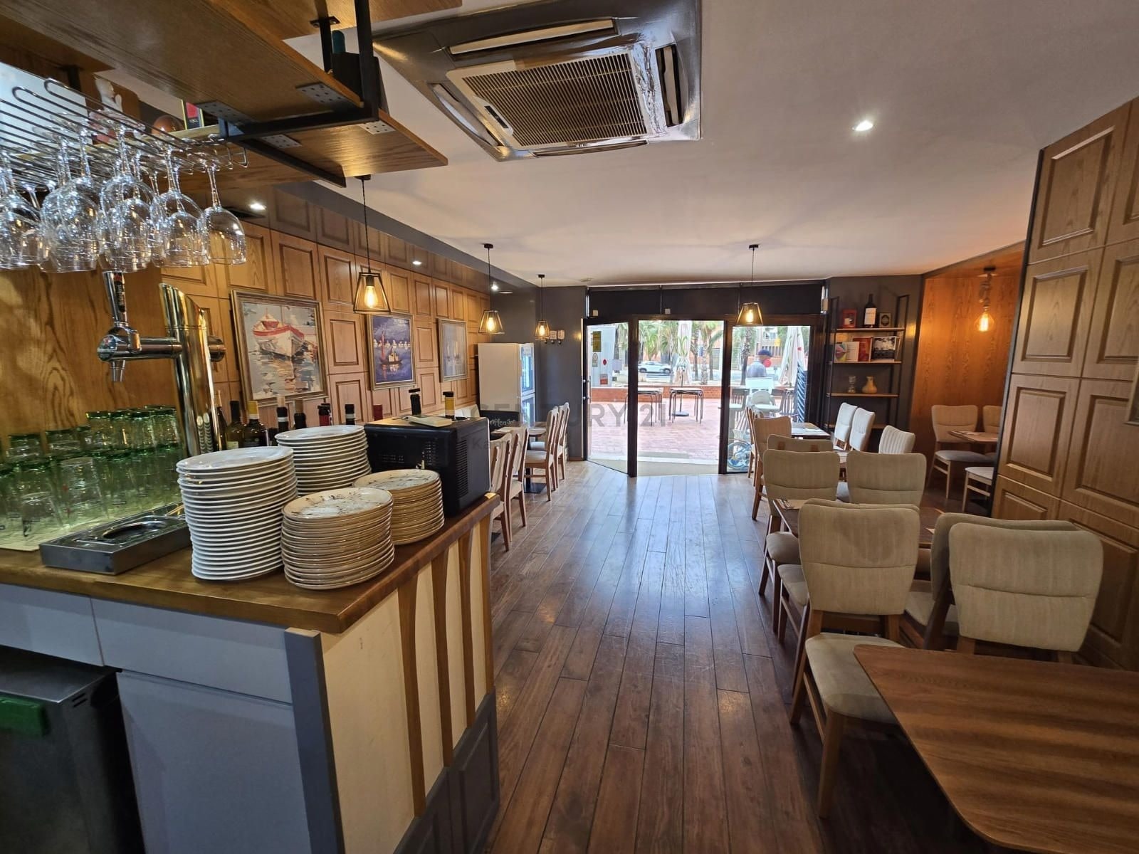 Retail in Barcelona, Barcelona for lease Interior Photo- Image 1 of 14