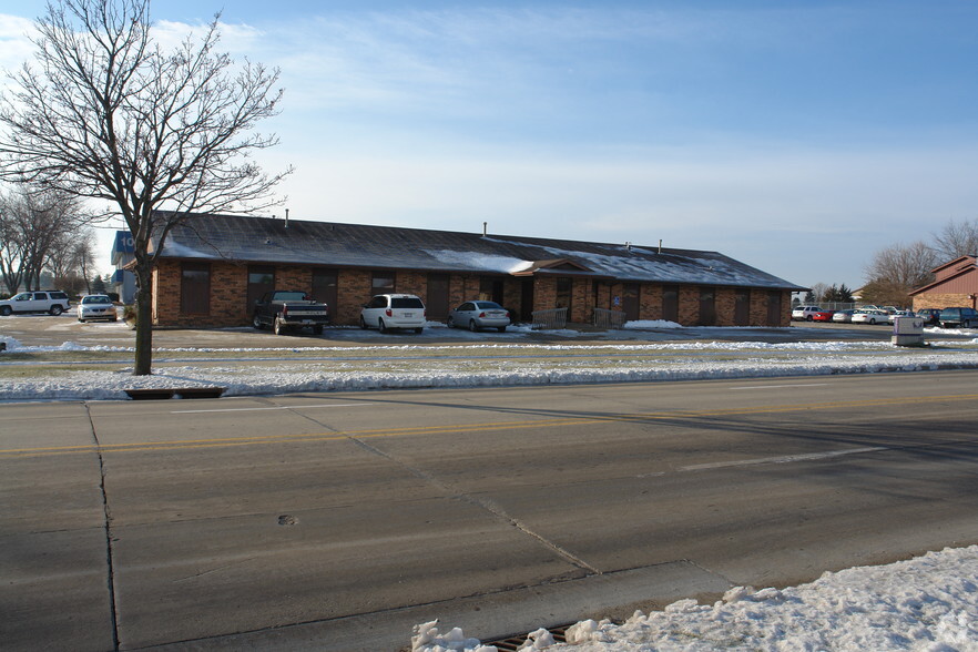 2201 W 1st St, Ankeny, IA for lease - Building Photo - Image 2 of 7