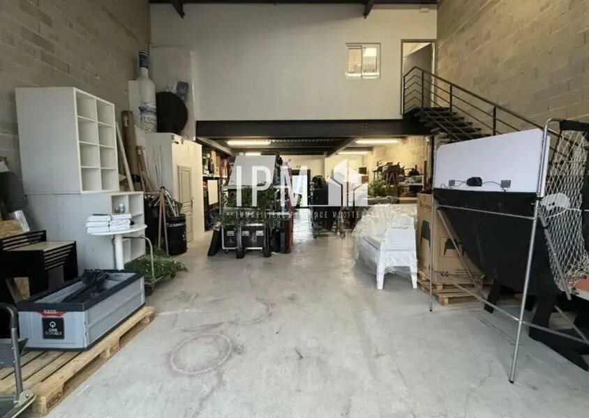 Flex in Aubagne for lease Building Photo- Image 1 of 6