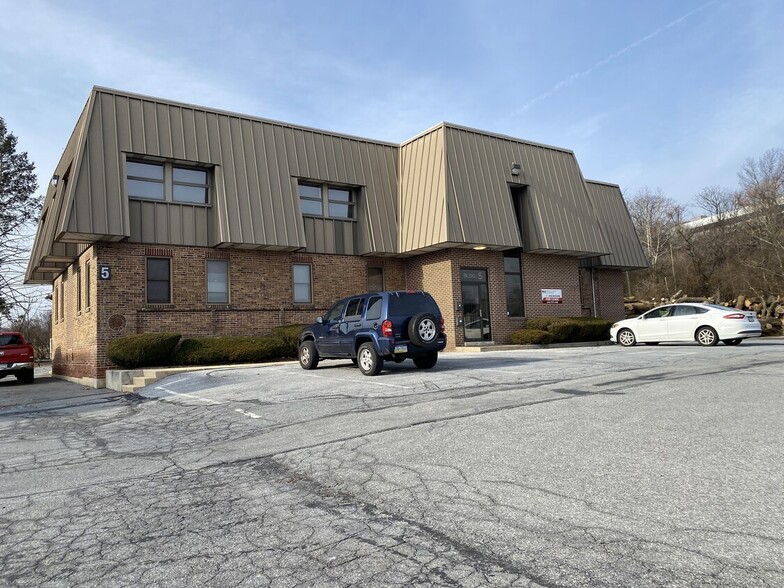 220 N Park Rd, Wyomissing, PA for lease - Building Photo - Image 2 of 21