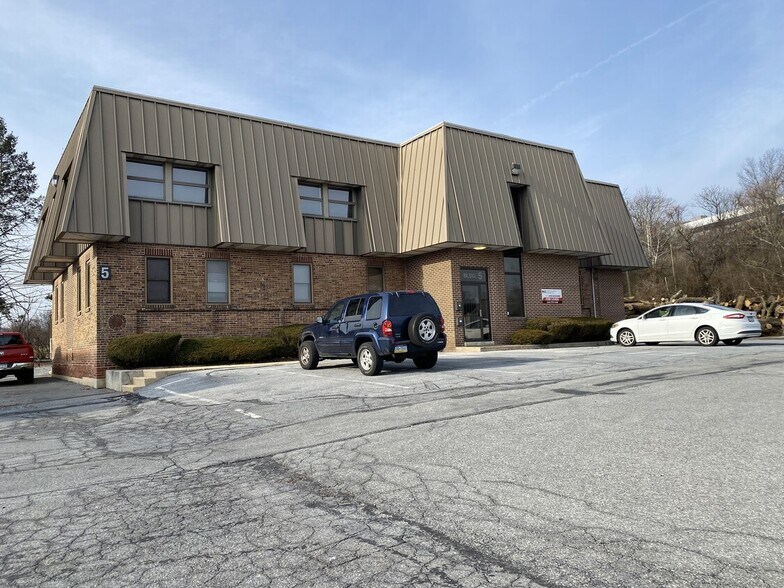 220 N Park Rd, Wyomissing, PA 19610 Bldg 5