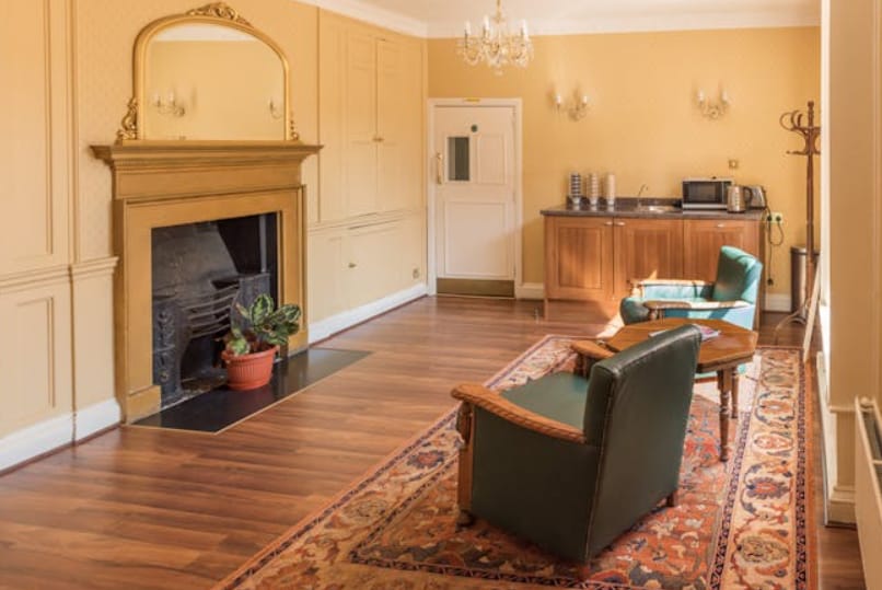 93 High St, Burnham for lease Interior Photo- Image 1 of 3