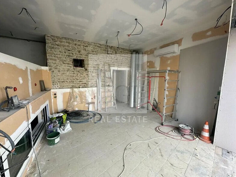 Retail in Caluire-et-Cuire for lease - Interior Photo - Image 2 of 8