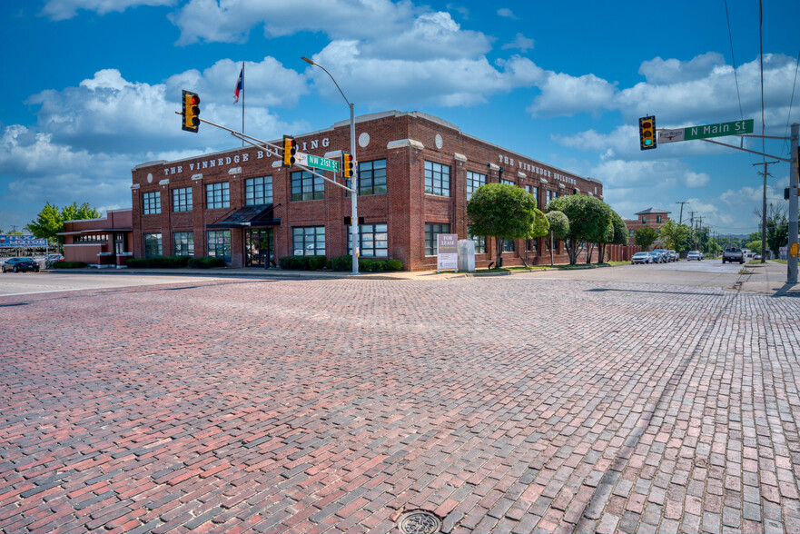 2100 N Main St, Fort Worth, TX for lease - Building Photo - Image 1 of 25