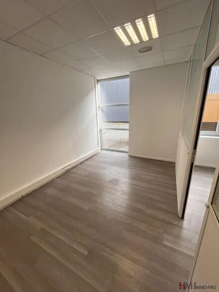 Office in Le Havre for lease - Interior Photo - Image 3 of 19