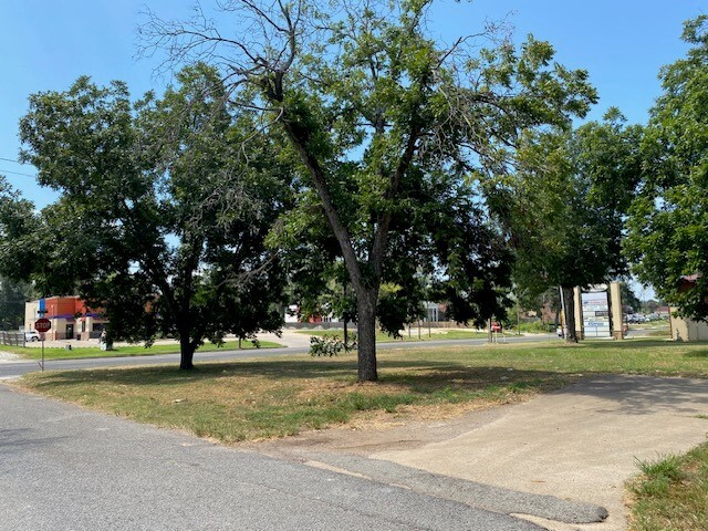 913 E Tyler St, Athens, TX for sale - Building Photo - Image 1 of 8