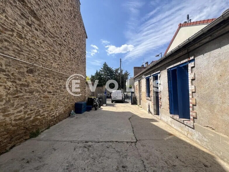 Flex in Champigny-sur-Marne for sale - Building Photo - Image 3 of 17