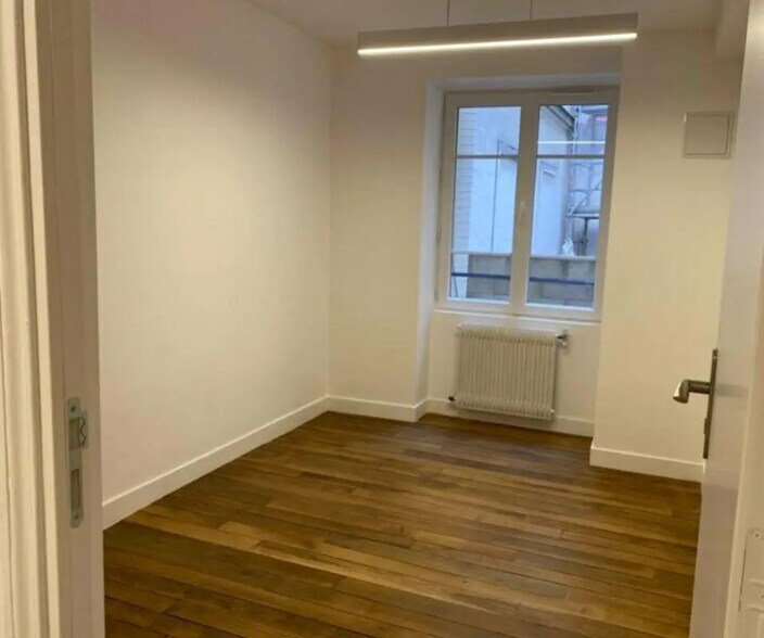 Office in Paris for lease - Interior Photo - Image 2 of 9