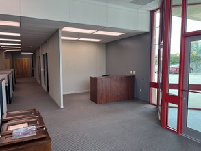 2031 E Rawson Ave, Oak Creek, WI for lease Lobby- Image 1 of 5