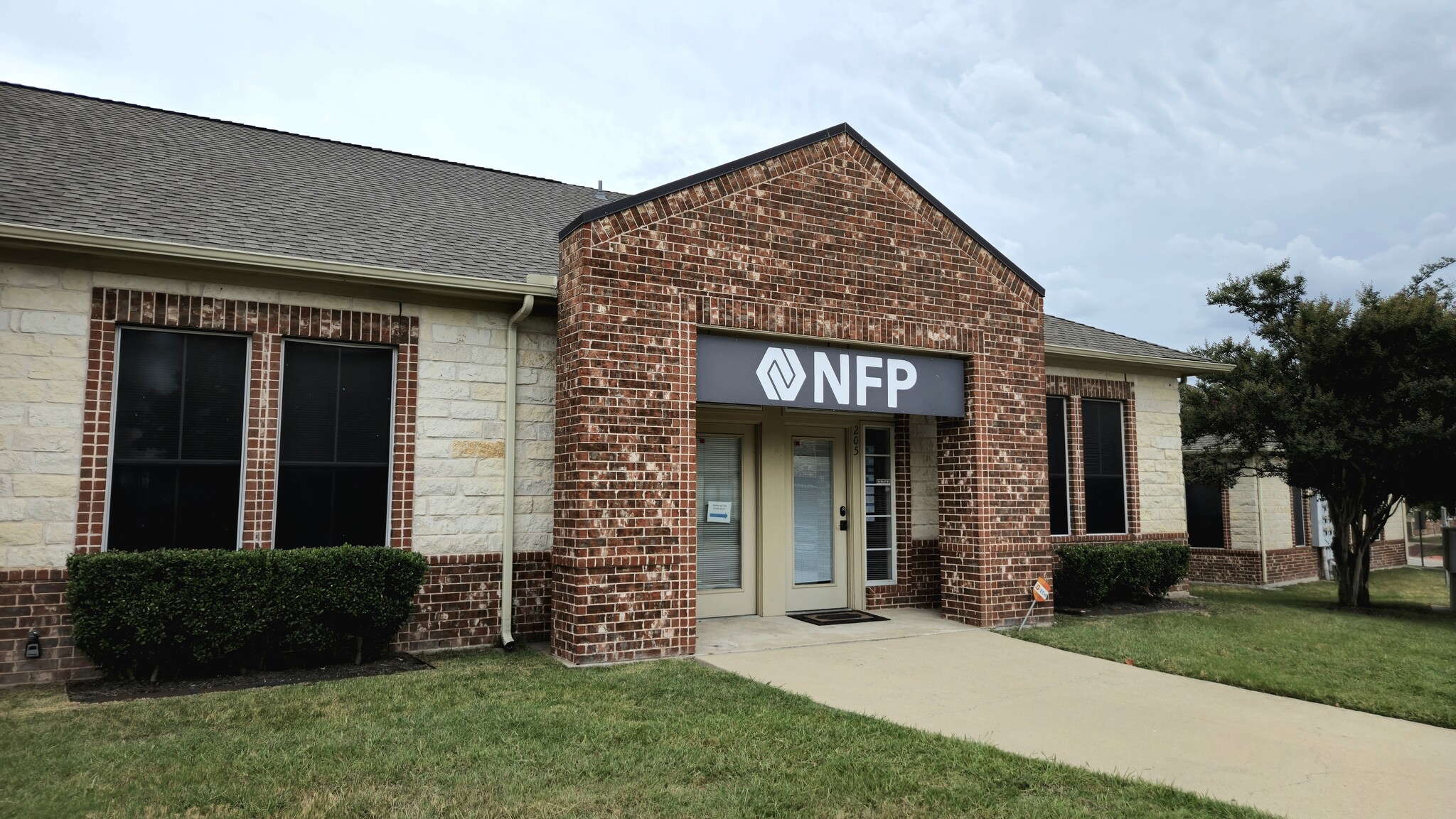 595 Round Rock West Dr, Round Rock, TX for lease Building Photo- Image 1 of 19