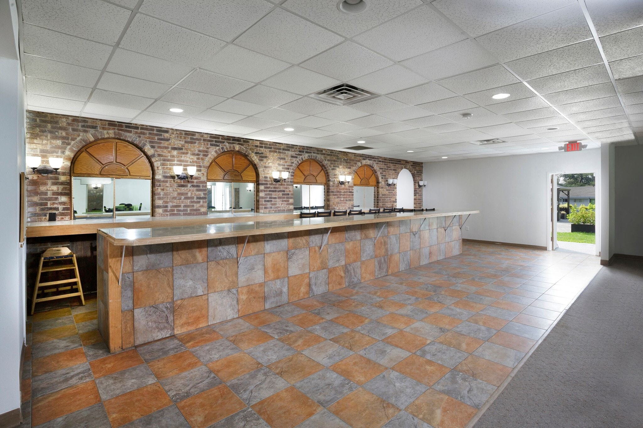 8016 Arlington Expy, Jacksonville, FL for lease Interior Photo- Image 1 of 3